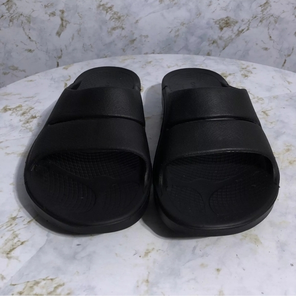 Oefos Comfort Slides Men's size 7 Women's Size 9 Black #W9 - Picture 4 of 8